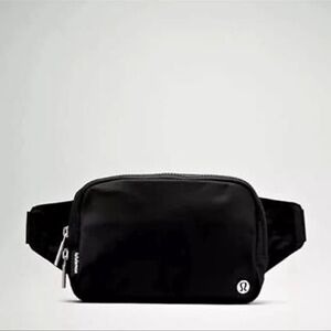 Lululemon belt bag 2L